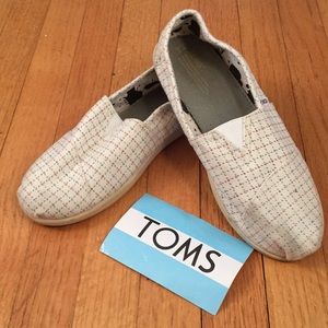 Toms woman's size 7 youth / kids Size 5 Worn once